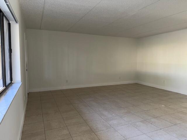 407 Meadows Circle, Unit 407 Boynton Beach, FL 33436 - Photo 8 of 38 Diner/Living Room View