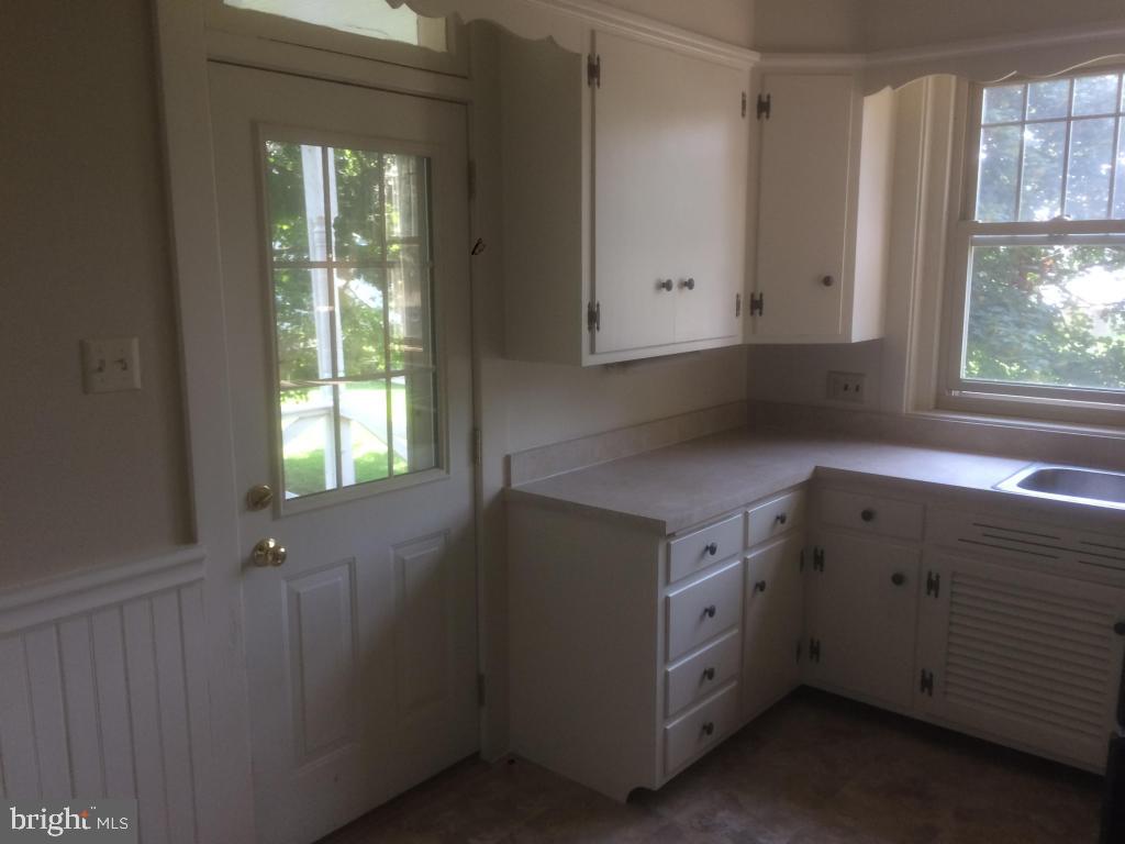 1733 Lampeter Road Lancaster, PA 17602 - Photo 16 of 39 Gallery Image 16