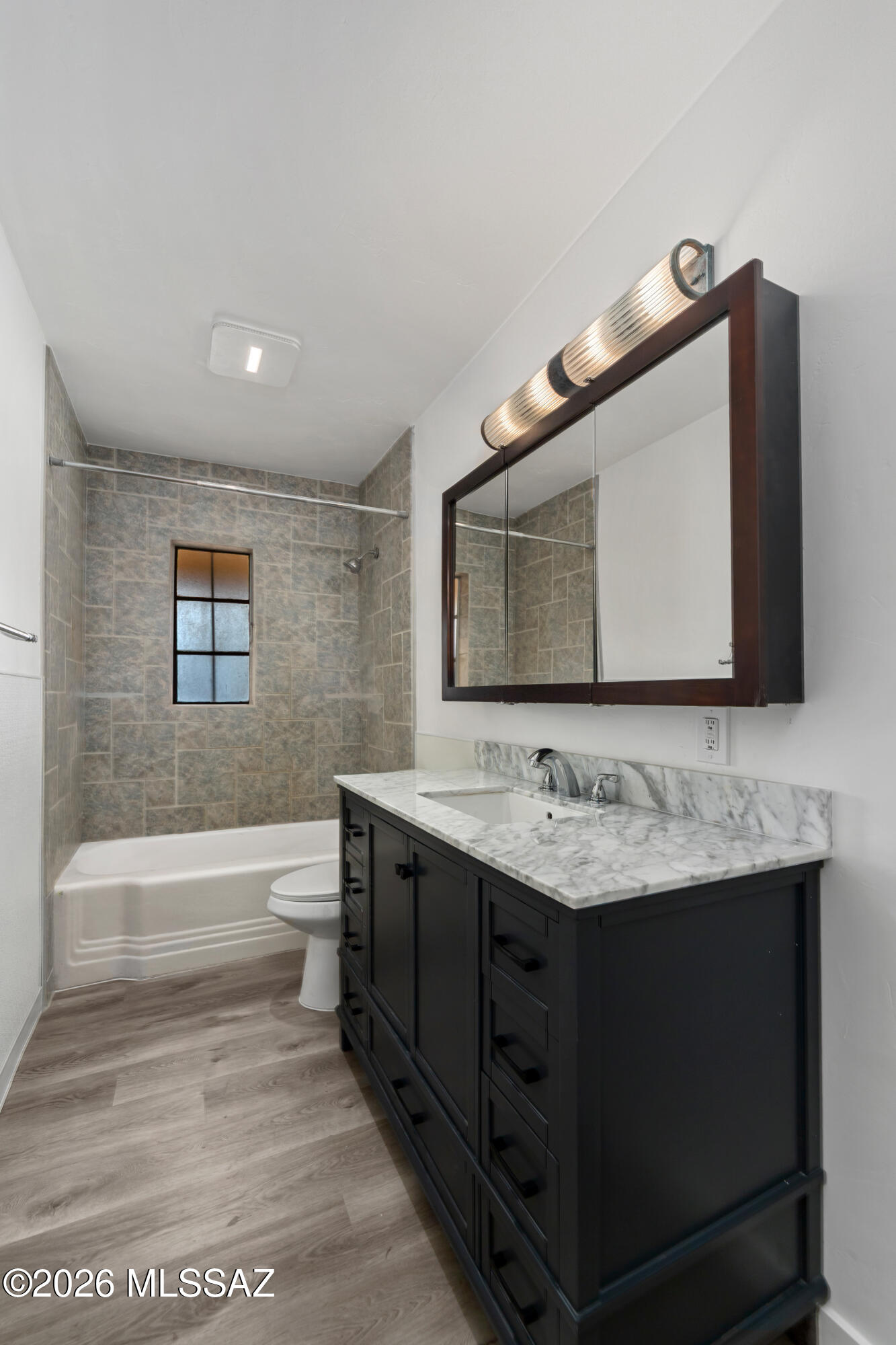 3617 South Mission Road Tucson, AZ 85713 - Photo 14 of 27 Guest Bathroom