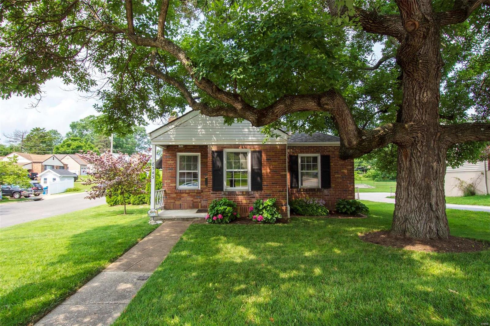 8543 MacKenzie Road St. Louis, MO 63123 - Photo 2 of 43 Gallery Image 2