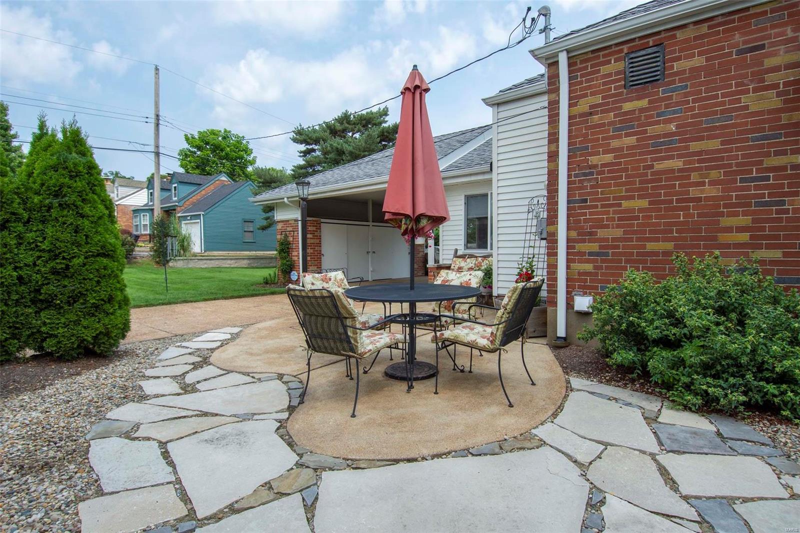8543 MacKenzie Road St. Louis, MO 63123 - Photo 3 of 43 Gallery Image 3