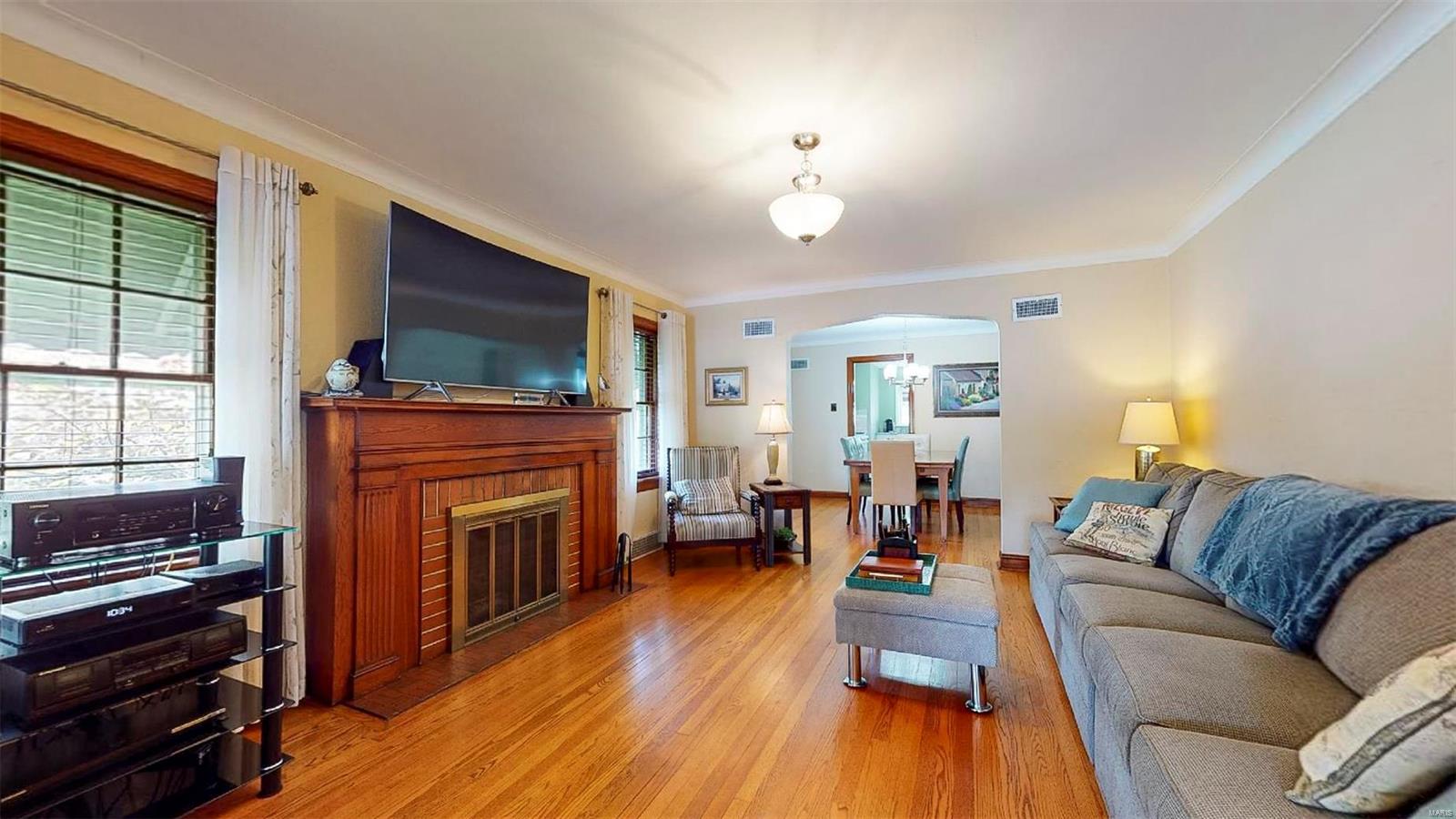 8543 MacKenzie Road St. Louis, MO 63123 - Photo 4 of 43 Gallery Image 4