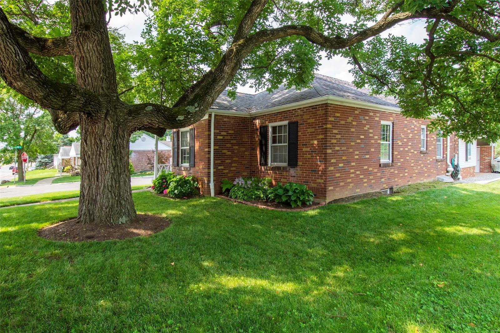 8543 MacKenzie Road St. Louis, MO 63123 - Photo 38 of 43 Gallery Image 38