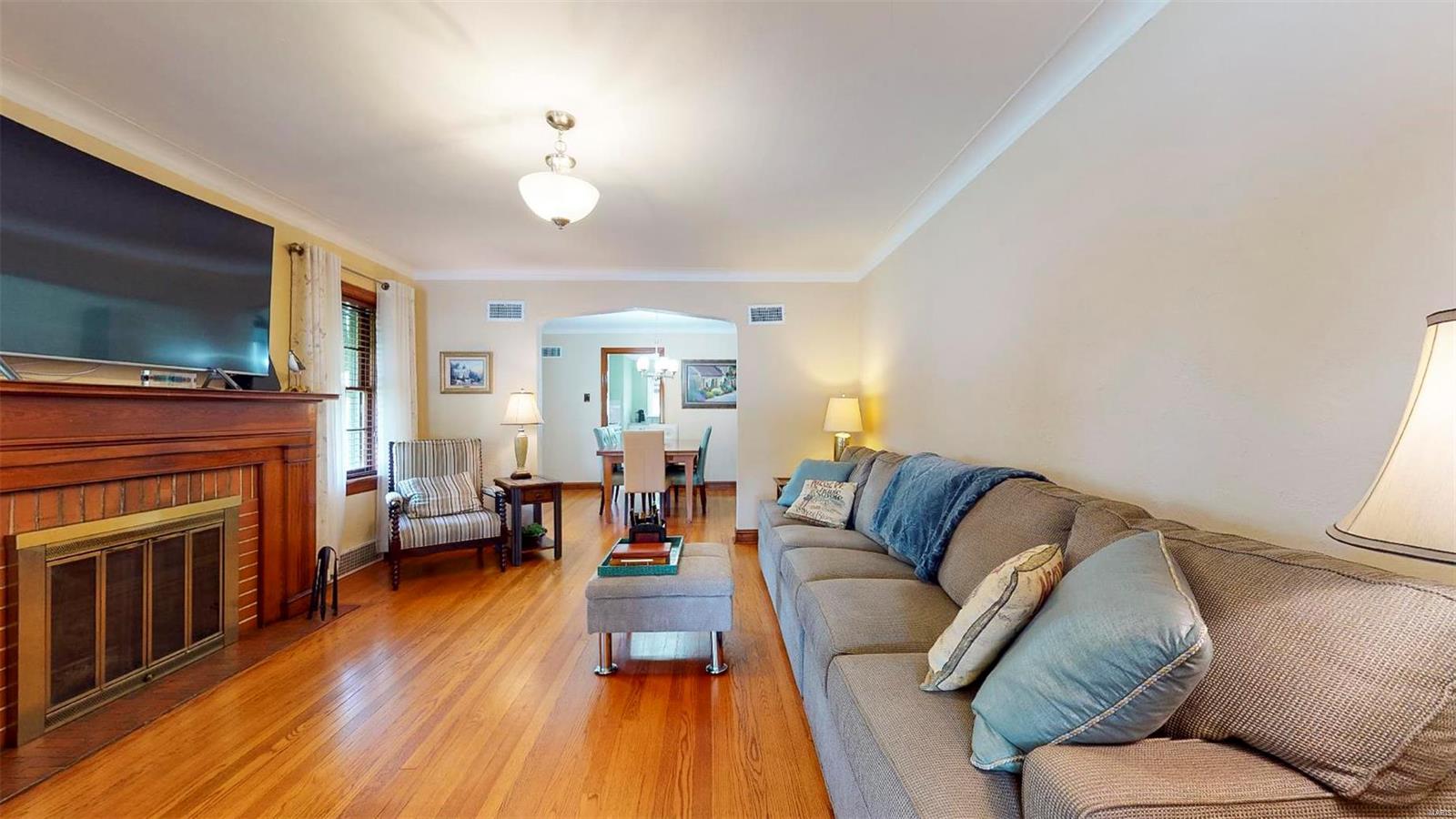 8543 MacKenzie Road St. Louis, MO 63123 - Photo 5 of 43 Gallery Image 5