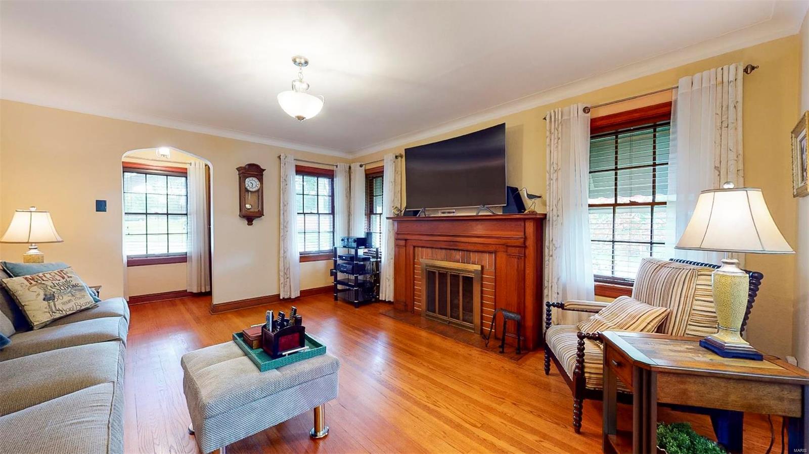 8543 MacKenzie Road St. Louis, MO 63123 - Photo 6 of 43 Gallery Image 6