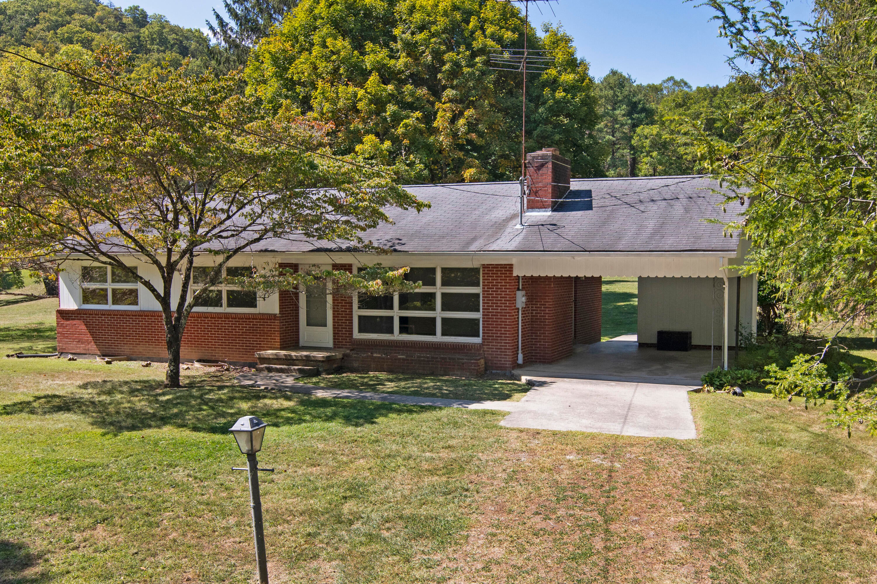 155 Dickson Road Caldwell, WV 24925 - Photo 5 of 78 Gallery Image 5