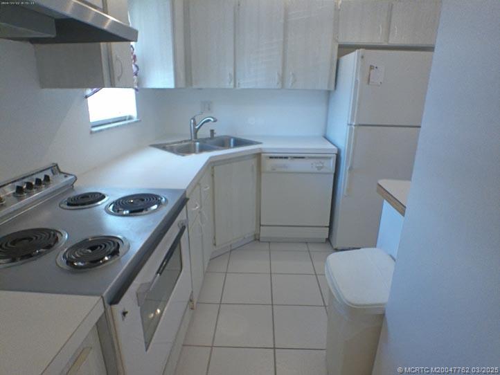 1919 Southwest Palm City Road, Unit H Stuart, FL 34994 - Photo 7 of 27 KITCHEN