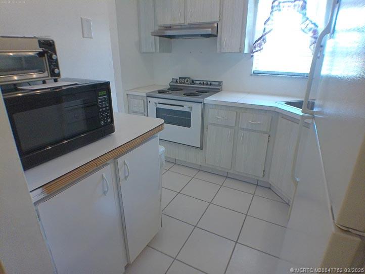 1919 Southwest Palm City Road, Unit H Stuart, FL 34994 - Photo 8 of 27 KITCHEN