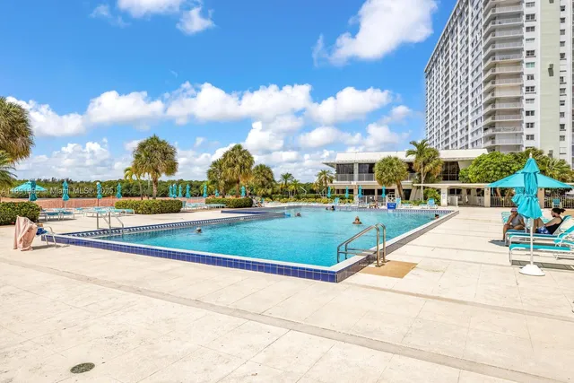 $289,000 | 500 Bayview Drive, Unit 2119, Sunny Isles Beach, FL 33160
