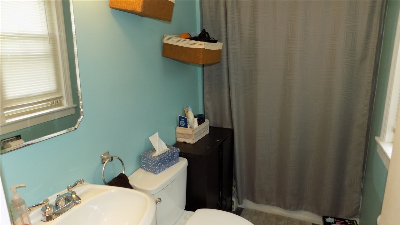 887 Cilley Road Manchester, NH 03103 - Photo 8 of 25