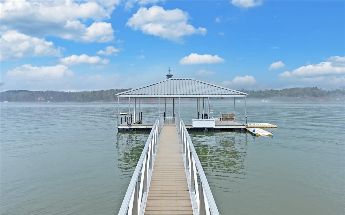 177 Breezy Point Hartwell, GA 30643 - Photo 2 of 40