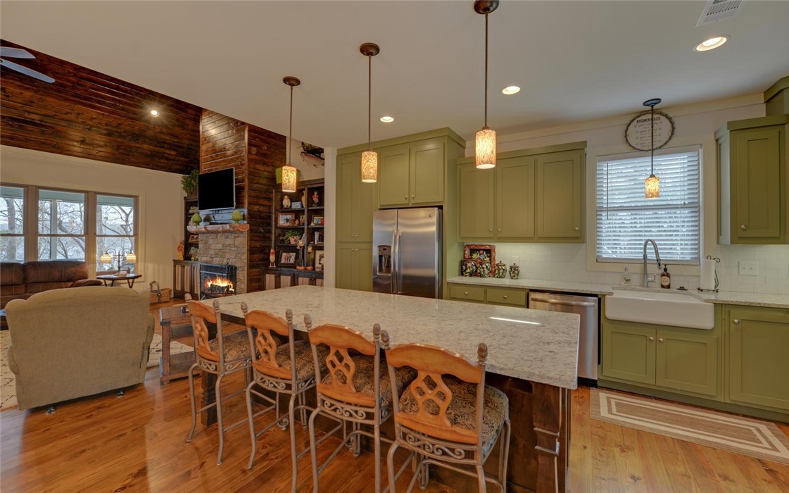 177 Breezy Point Hartwell, GA 30643 - Photo 6 of 40