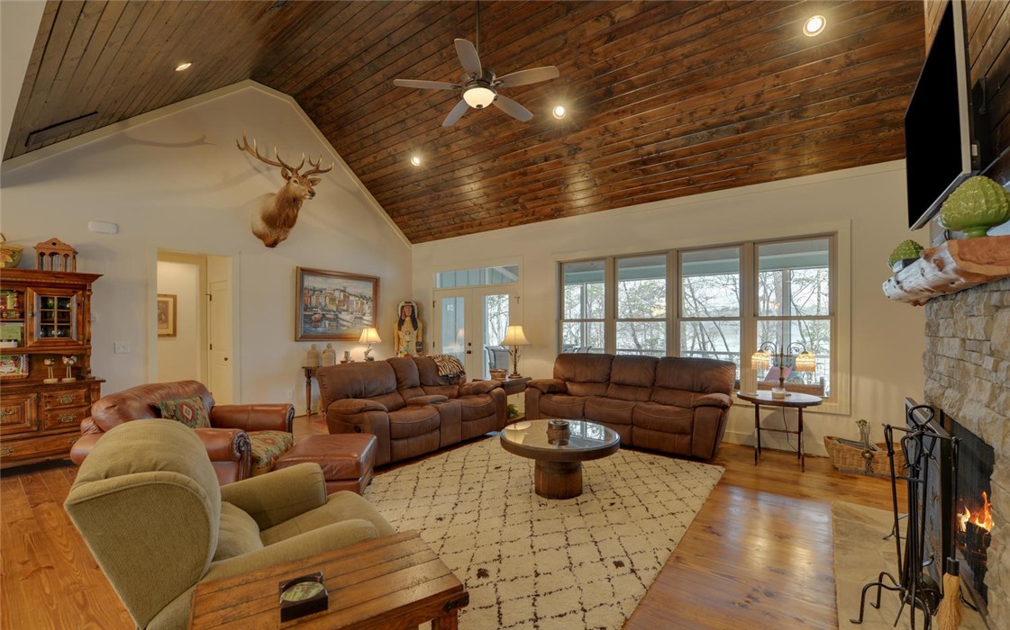 177 Breezy Point Hartwell, GA 30643 - Photo 9 of 40