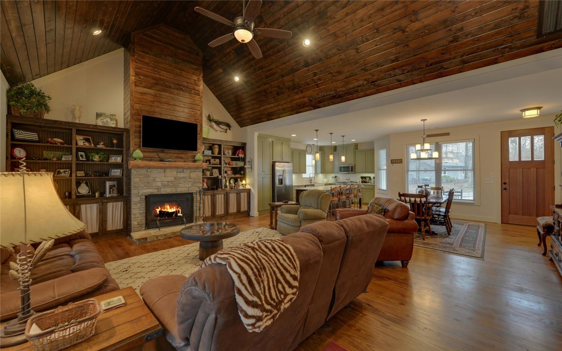 177 Breezy Point Hartwell, GA 30643 - Photo 10 of 40