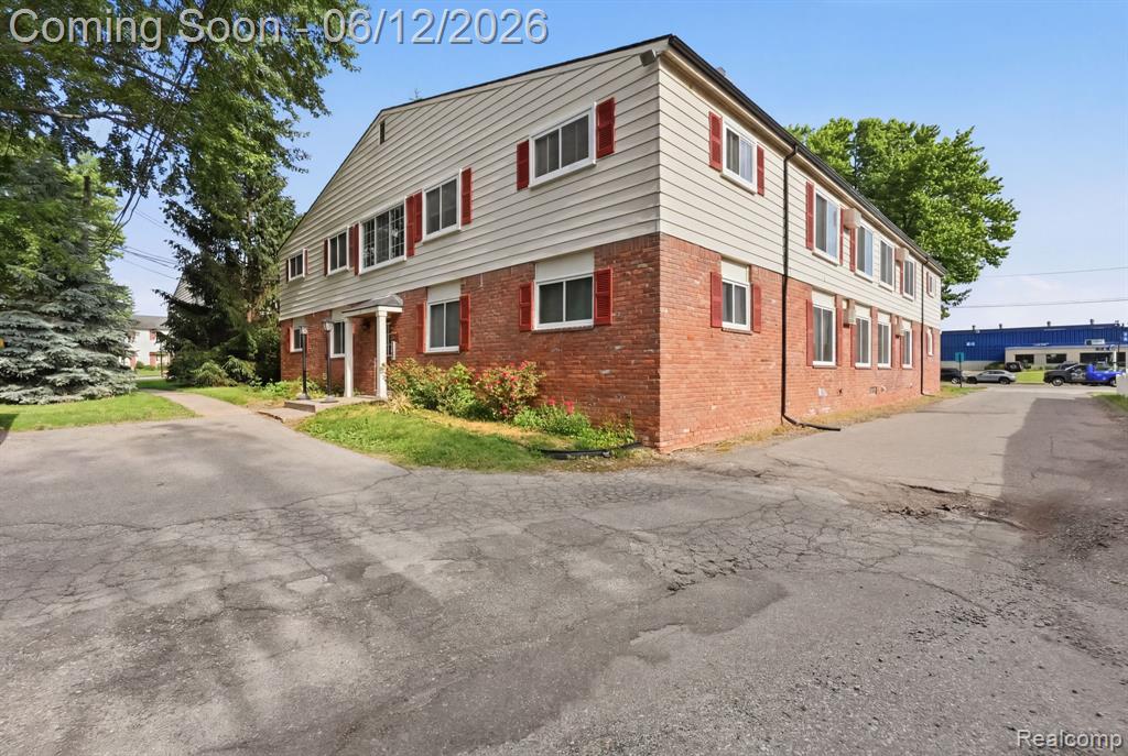 701 West Maple Road Clawson, MI 48017 - Photo 2 of 18