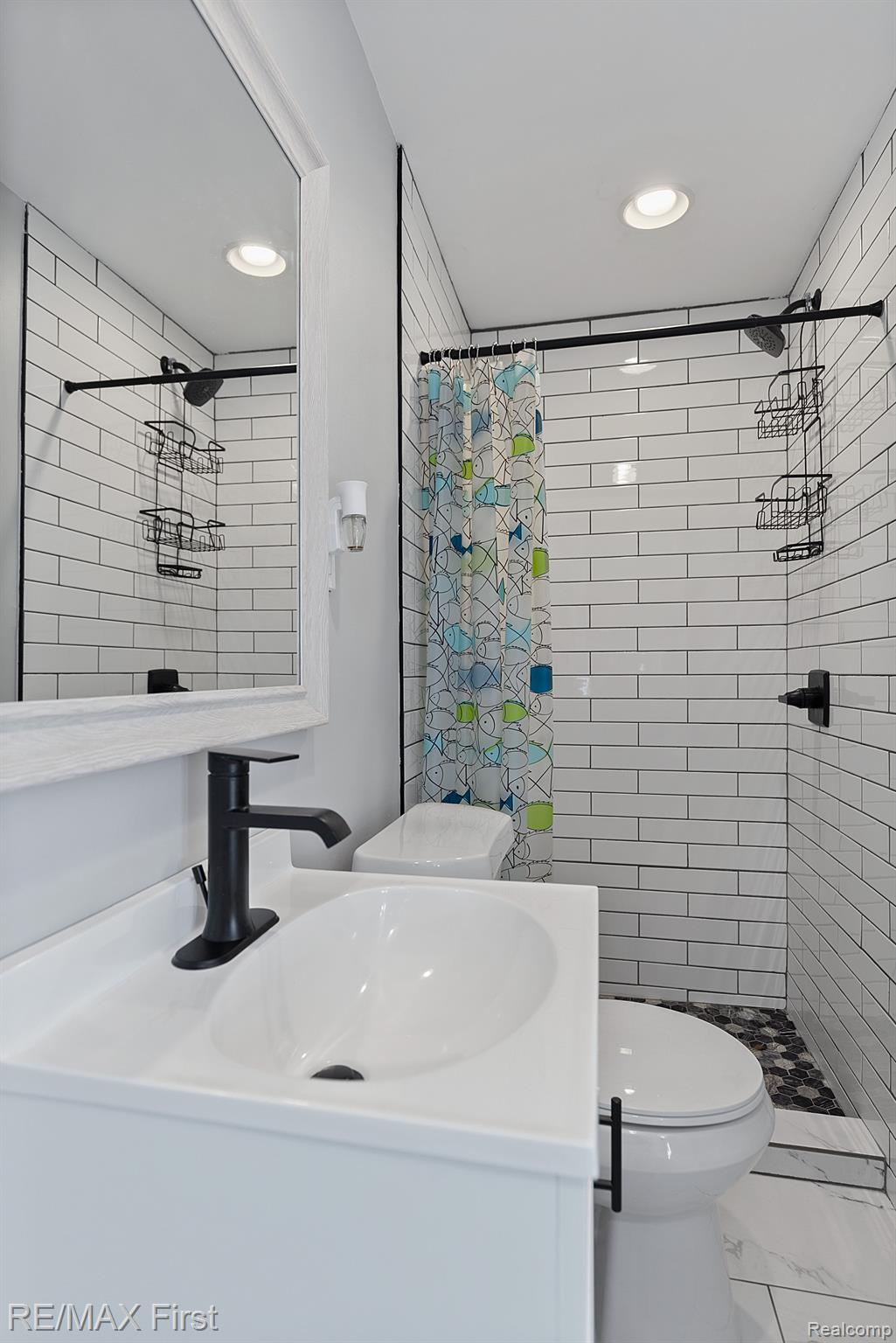 2931 South Rochester Road Royal Oak, MI 48073 - Photo 20 of 24 Second floor bathroom