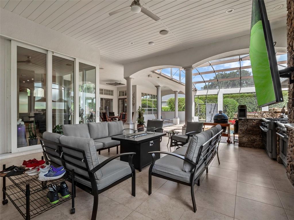 919 Banana Lake Road Lake Mary, FL 32746 - Photo 43 of 76 a living room with patio furniture and a large window