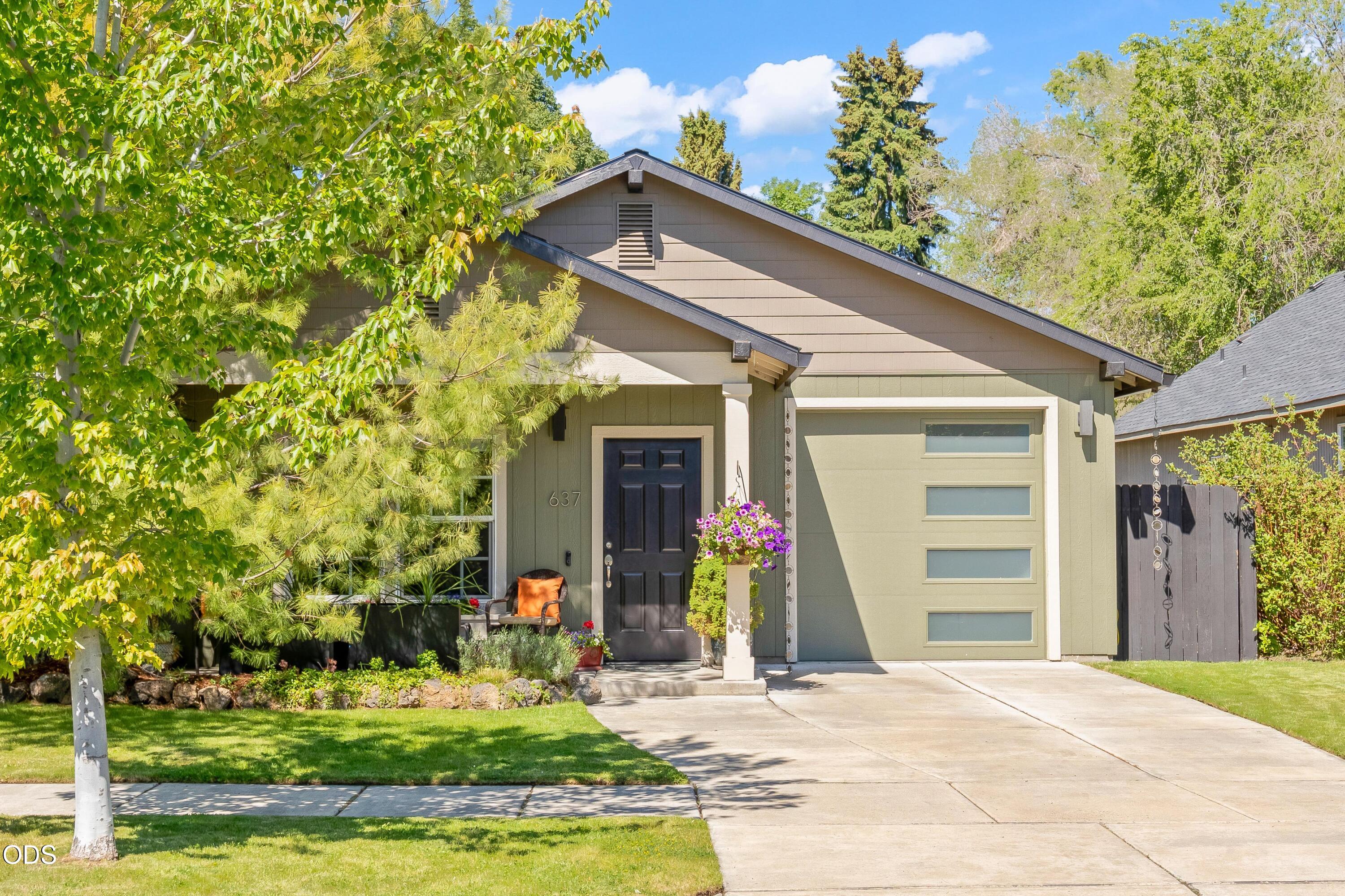 637 Northeast Mason Road Bend, OR 97701 - Photo 1 of 33