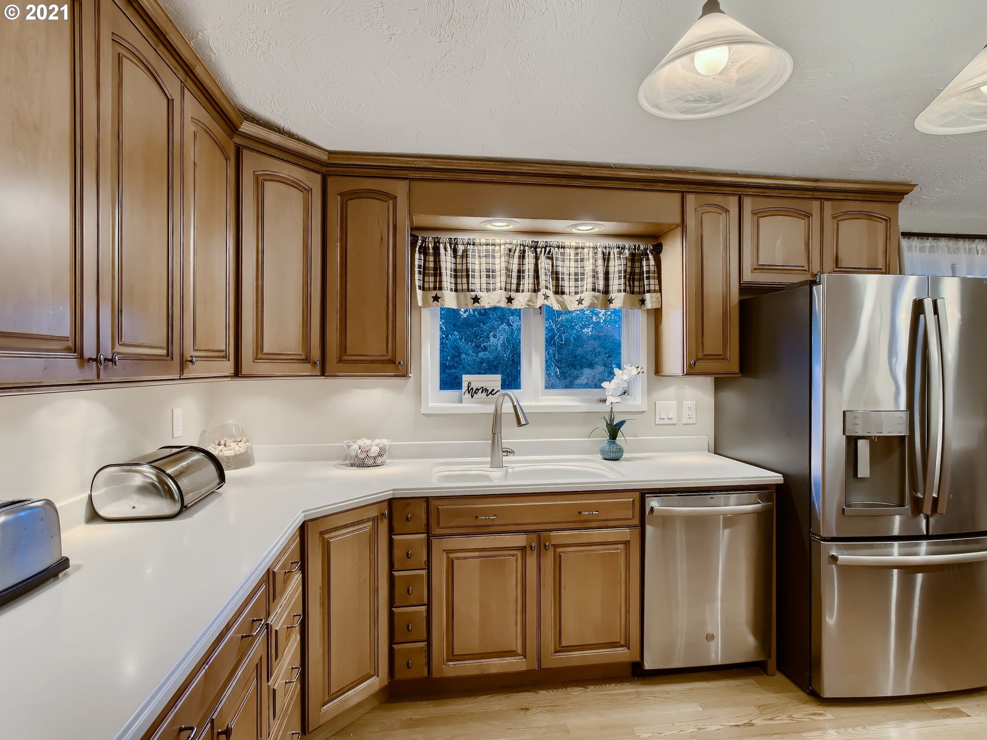 15731 South Loder Road Oregon City, OR 97045 - Photo 7 of 28 Gallery Image 7