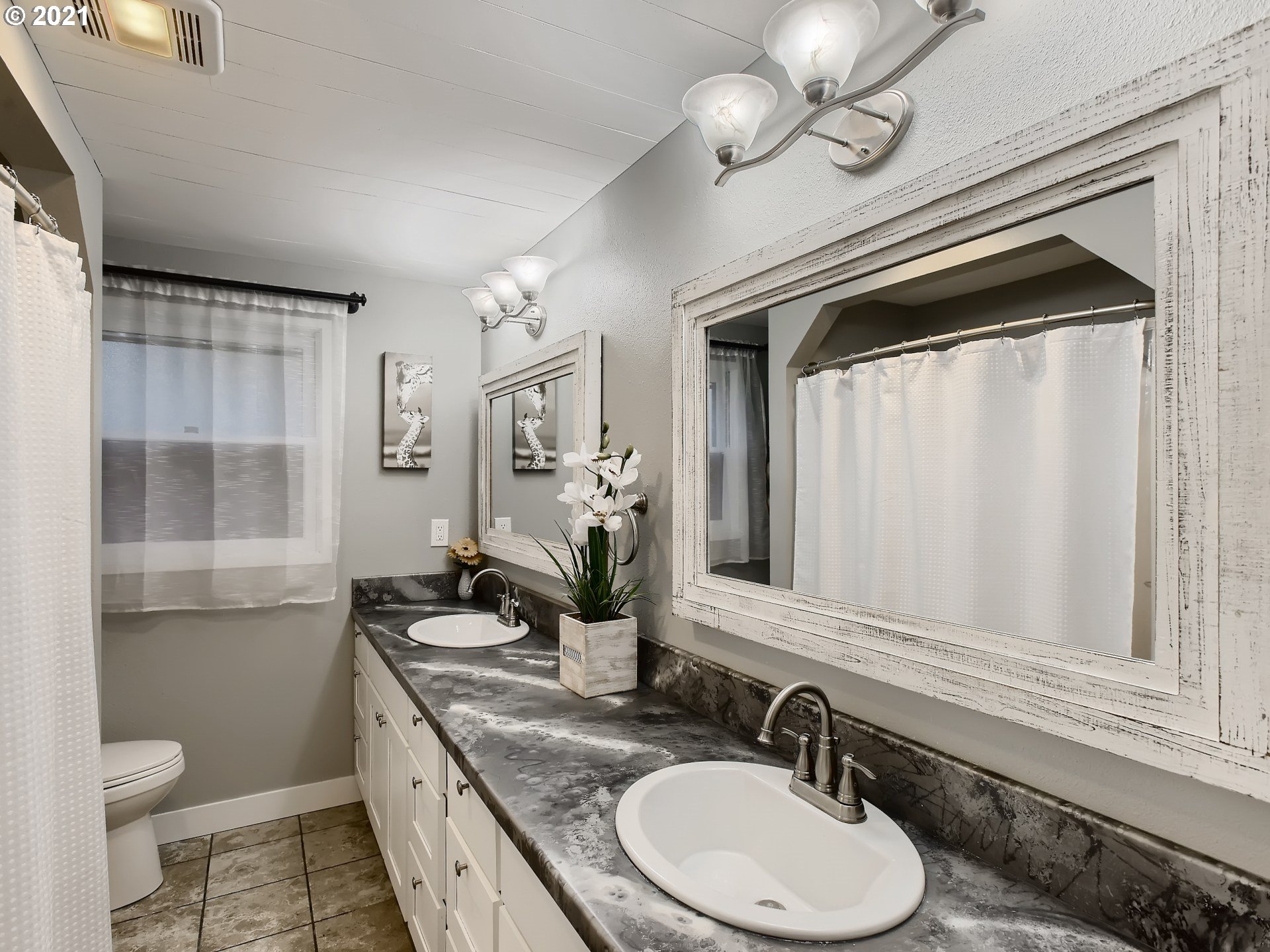 15731 South Loder Road Oregon City, OR 97045 - Photo 9 of 28 Gallery Image 9