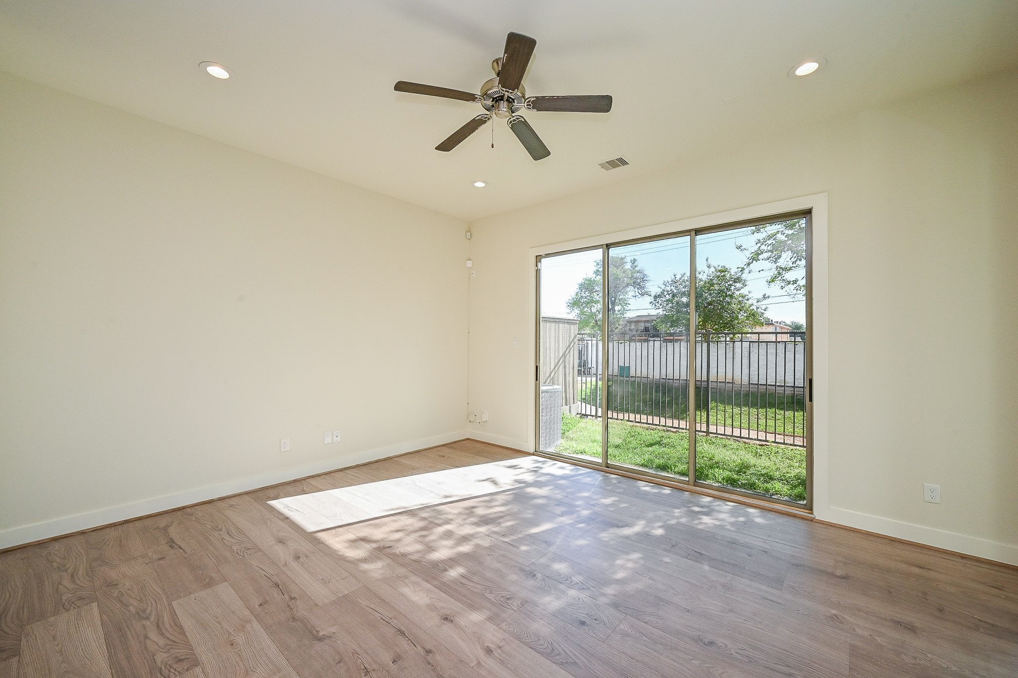 1106 Fuschia Road Houston, TX 77055 - Photo 3 of 33