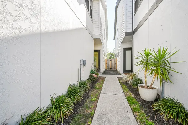 $2,850 | 1106 Fuschia Road, Houston, TX 77055