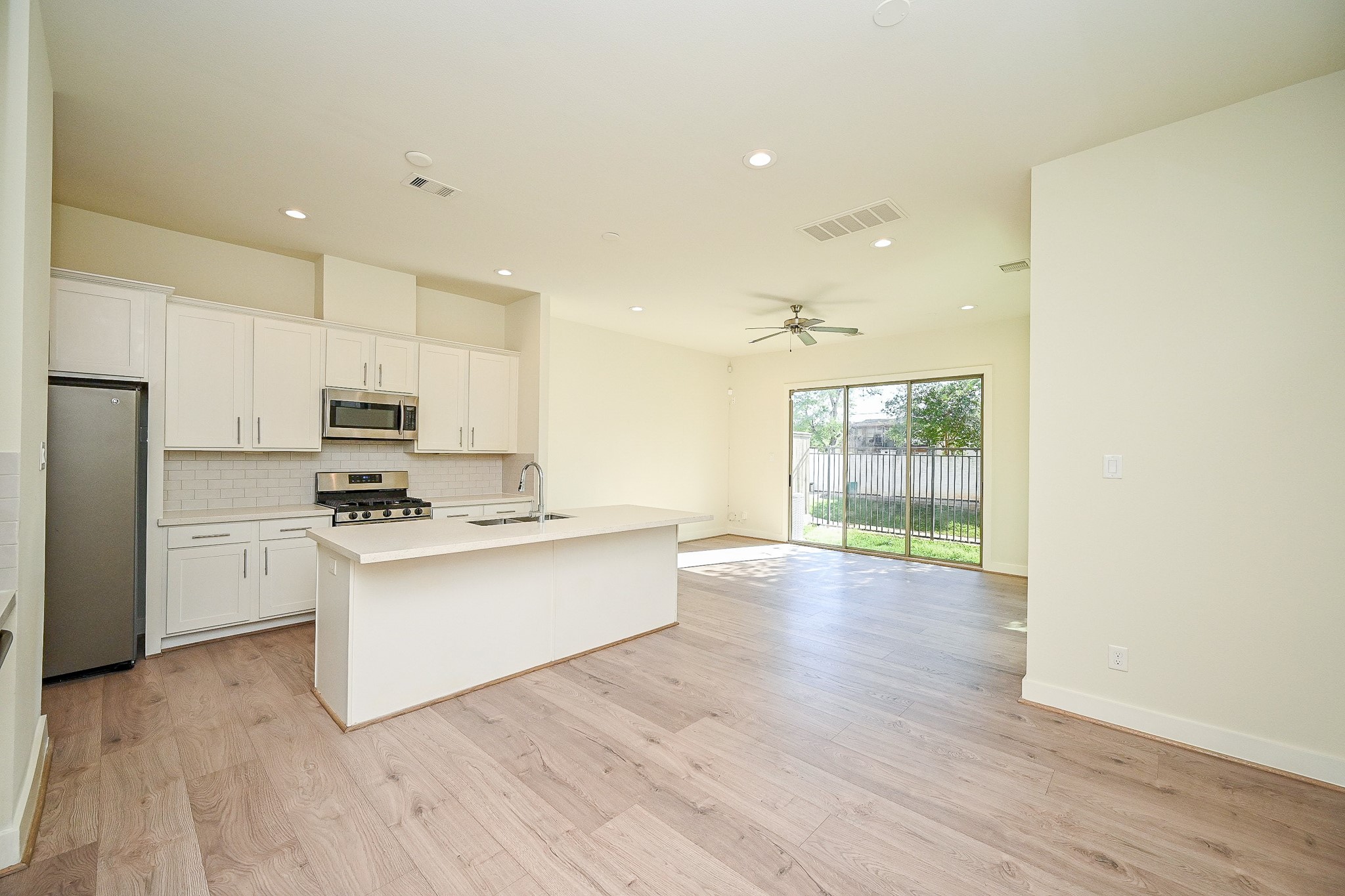 1106 Fuschia Road Houston, TX 77055 - Photo 5 of 33