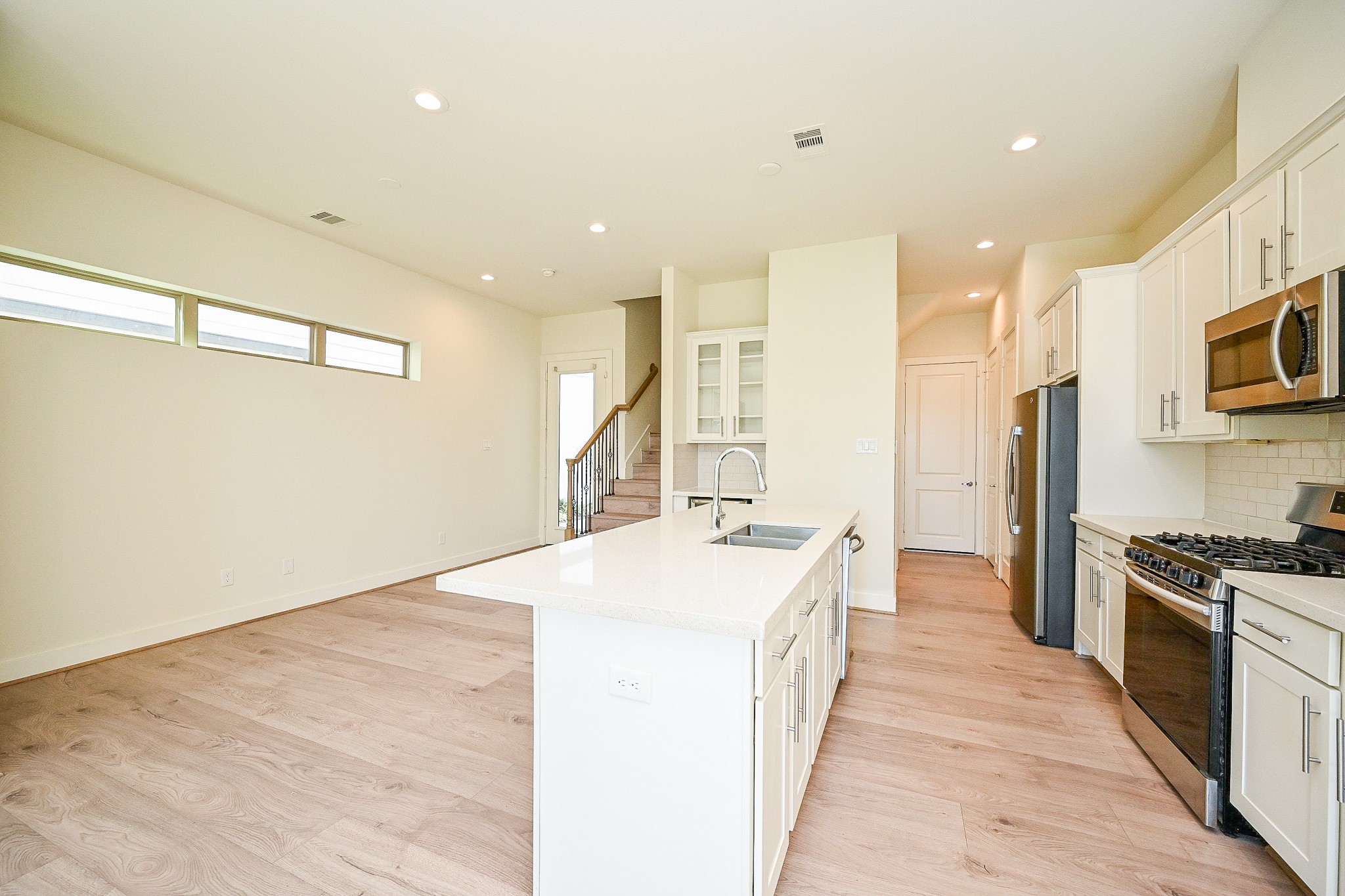 1106 Fuschia Road Houston, TX 77055 - Photo 7 of 33