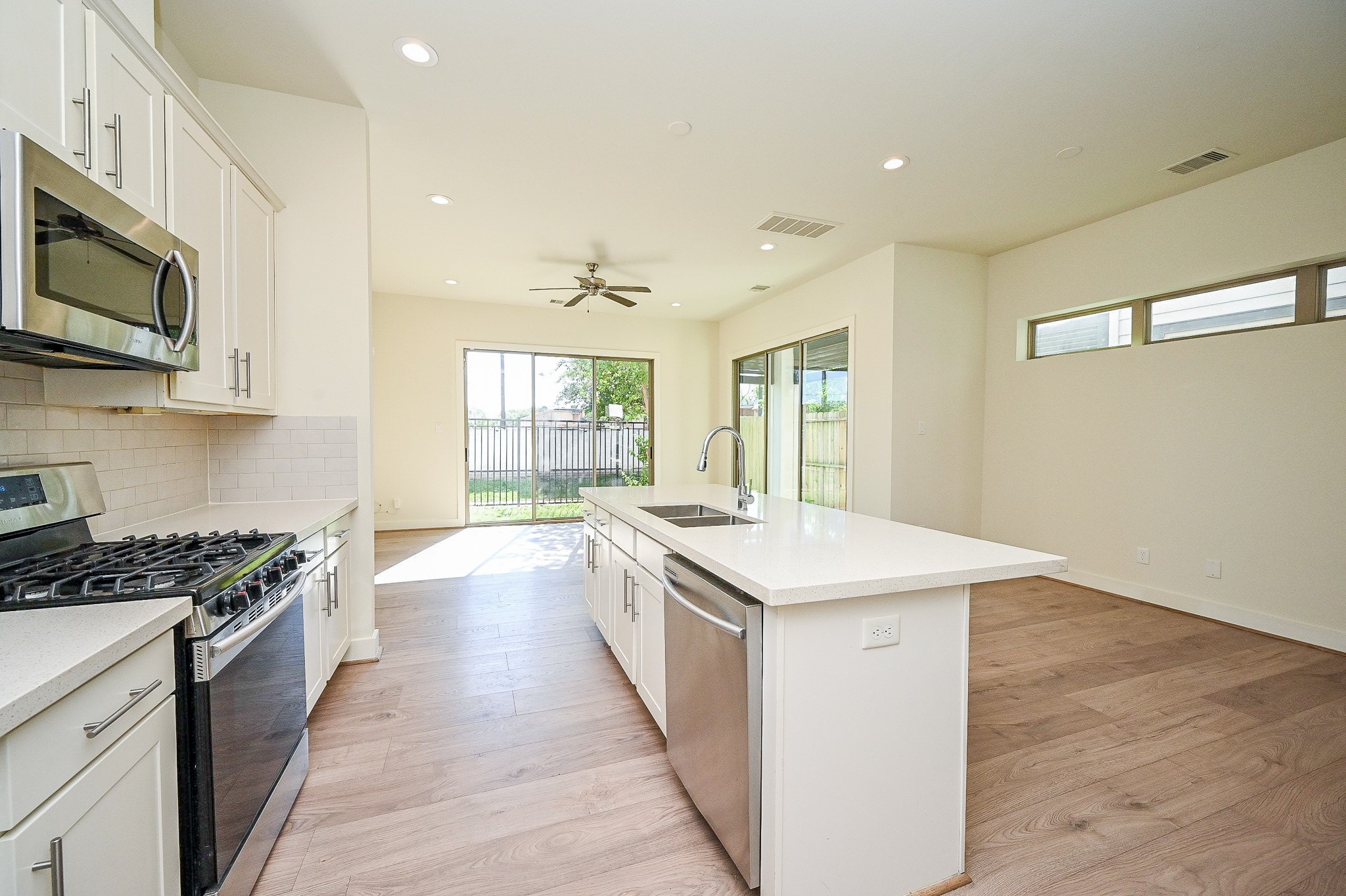 1106 Fuschia Road Houston, TX 77055 - Photo 9 of 33