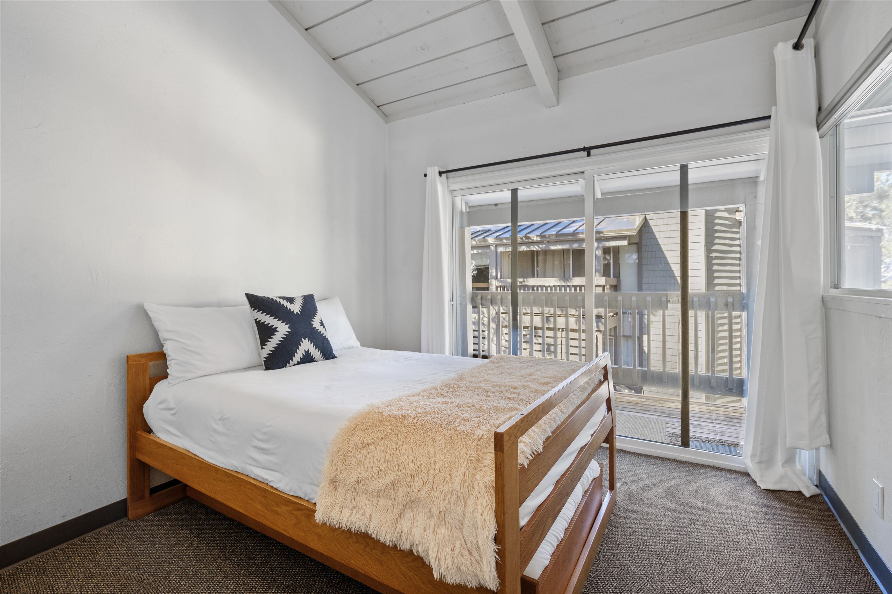 286 Old Mammoth Road, Unit 80 Mammoth Lakes, CA 93546 - Photo 9 of 19 a bedroom with a bed and a window