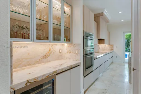 $5,200,000 | 6235 Rolling Rd Drive, Pinecrest, FL 33156