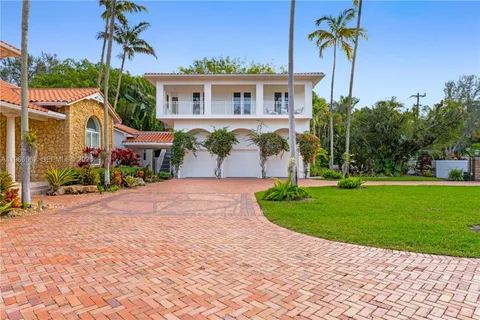 $4,850,000 | 6235 Rolling Rd Drive, Pinecrest, FL 33156