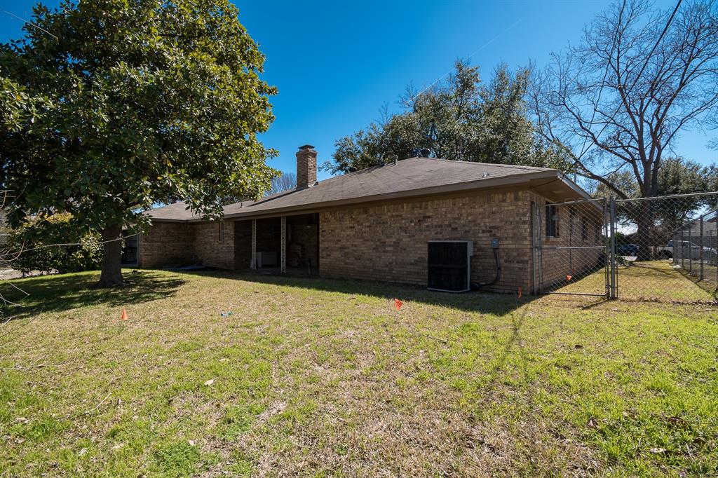 9190 Orbiter Circle Dallas, TX 75243 - Photo 7 of 25