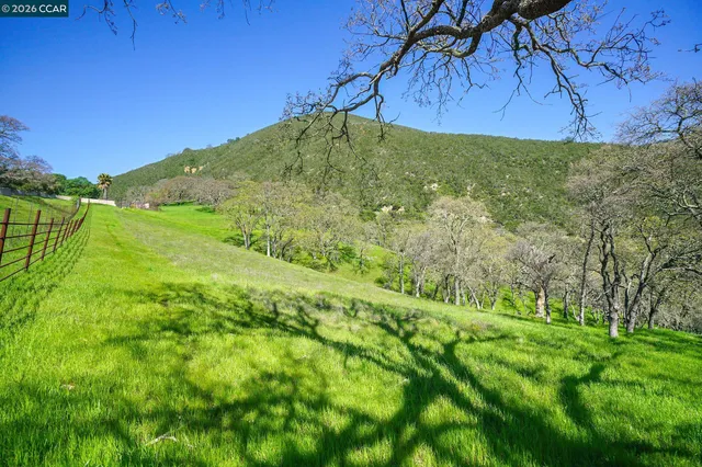 $950,000 | 2415 Diablo Lakes Lane, Diablo, CA 94528