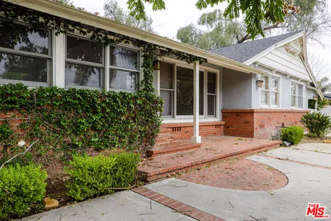 $1,850,000 | 19439 West Oxnard Street, Tarzana, CA 91356