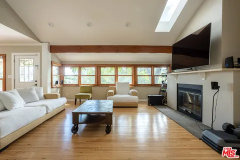 $1,850,000 | 19439 West Oxnard Street, Tarzana, CA 91356