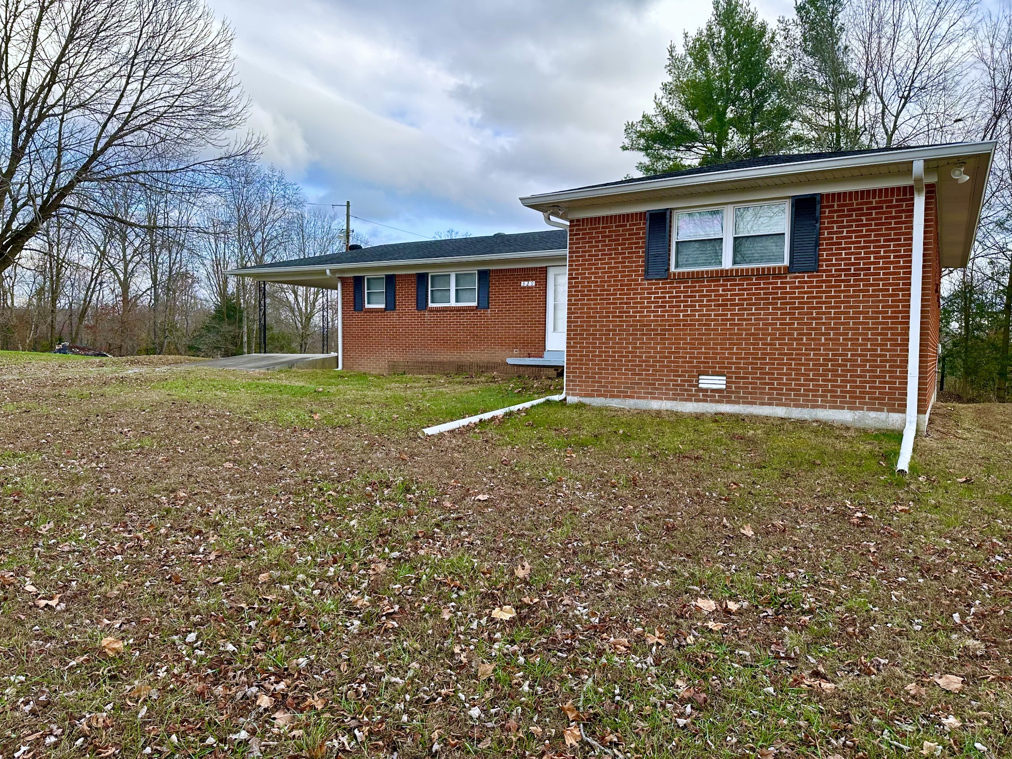329 Poplar Drive Red Boiling Springs, TN 37150 - Photo 2 of 15 a view of a house with a yard