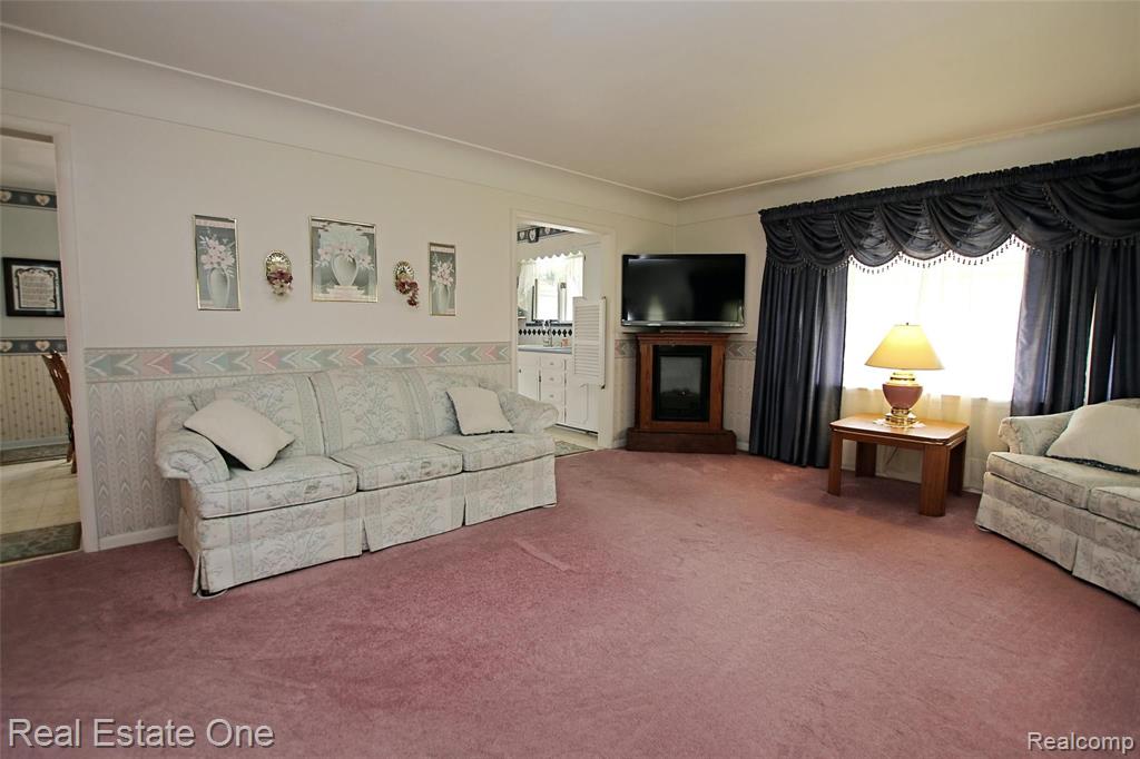 930 North Wilder Road Lapeer, MI 48446 - Photo 5 of 54