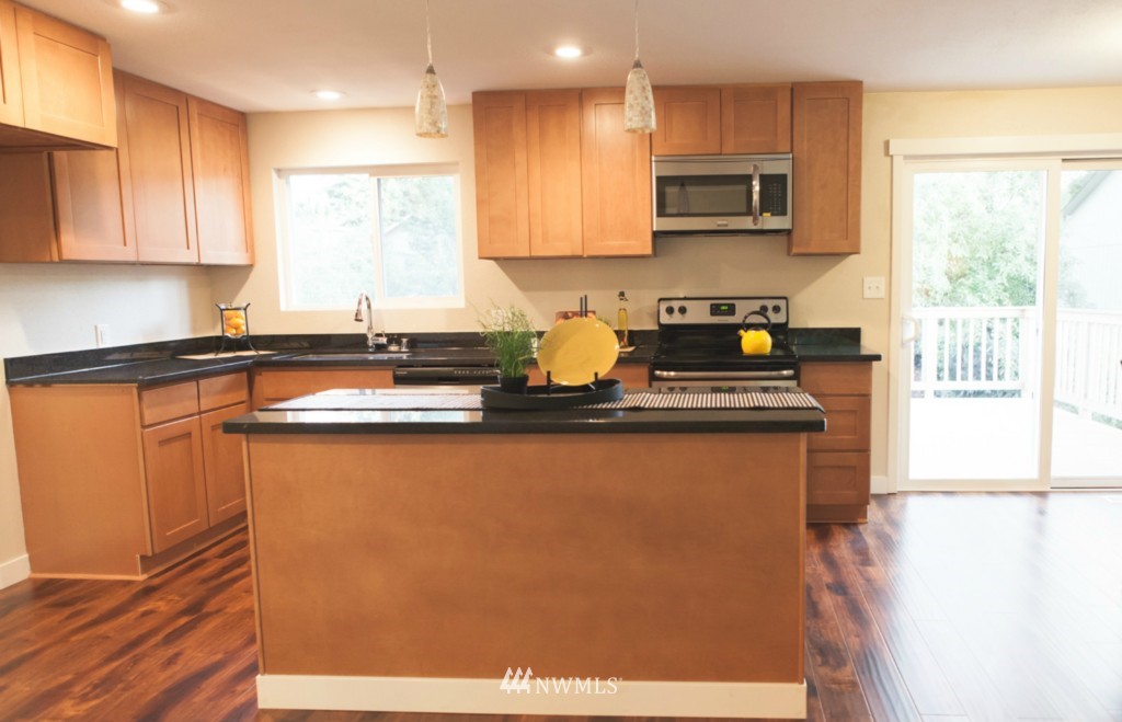 12731 Southeast 164th Street Renton, WA 98058 - Photo 9 of 25 Gallery Image 9