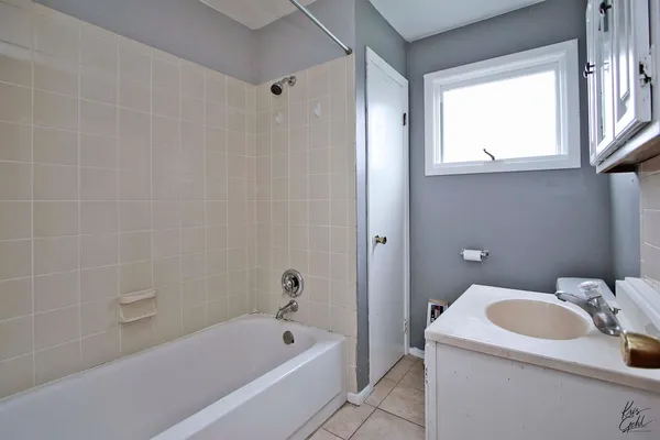 $1,500 | 39271 North Lake Avenue, Lake Villa, IL 60046