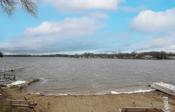 $1,500 | 39271 North Lake Avenue, Lake Villa, IL 60046