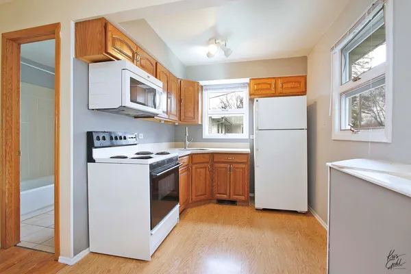 $1,500 | 39271 North Lake Avenue, Lake Villa, IL 60046