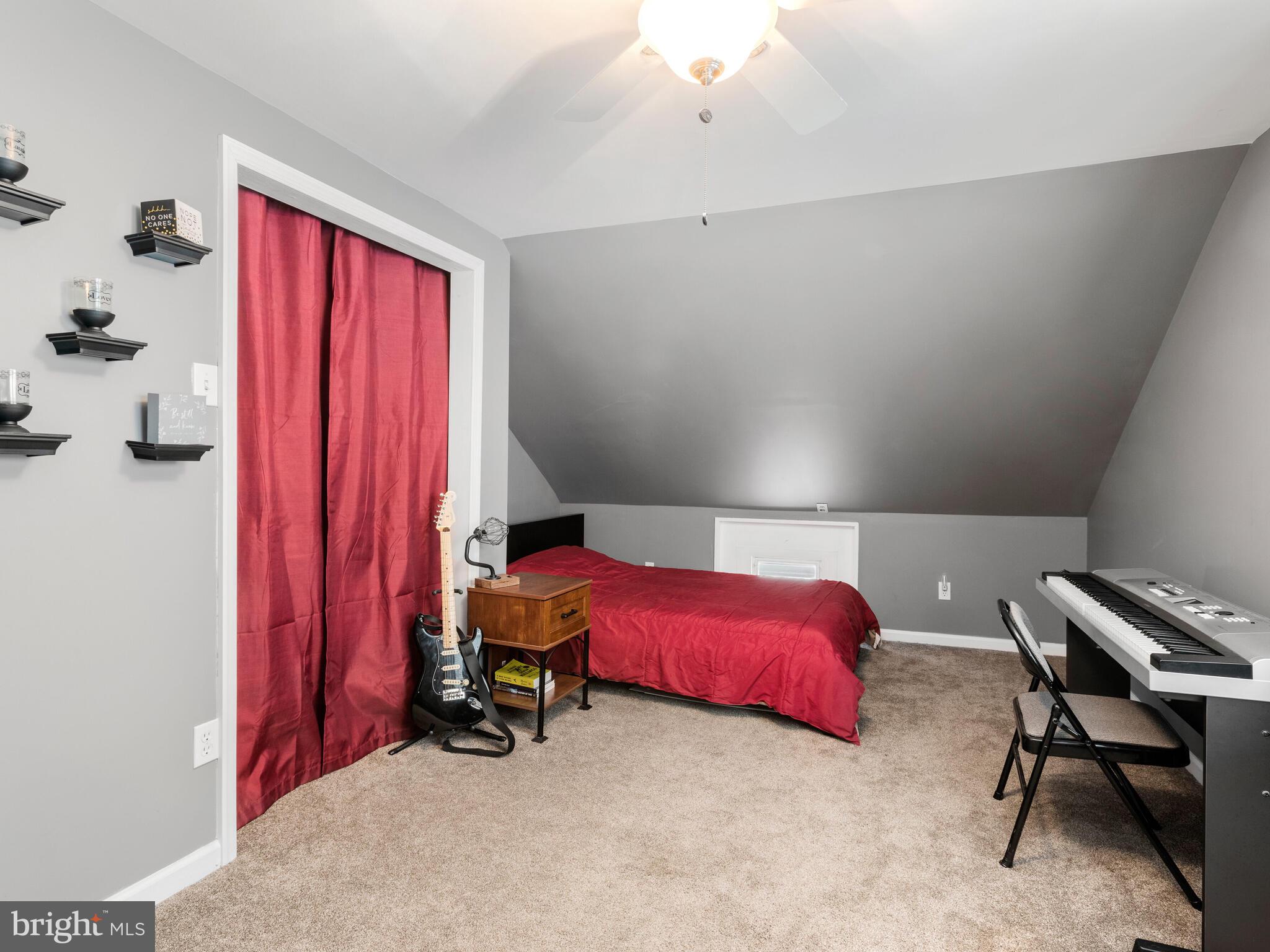 2631 Wood Road Secane, PA 19018 - Photo 25 of 32 2nd floor Bedroom 4