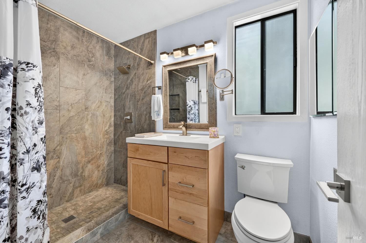 842 Adobe Drive Santa Rosa, CA 95404 - Photo 25 of 32 Primary bathroom