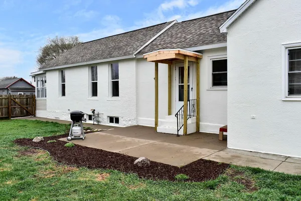 $199,000 | 464 East Howard Street, Winona, MN 55987