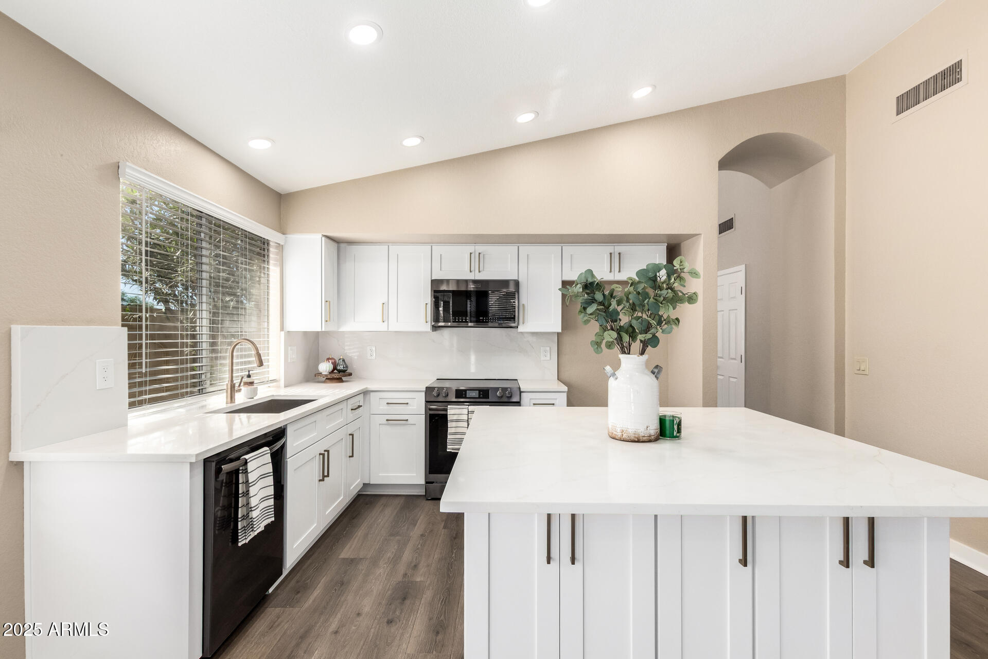 15431 South 36th Place Phoenix, AZ 85044 - Photo 3 of 53 16 - 36th