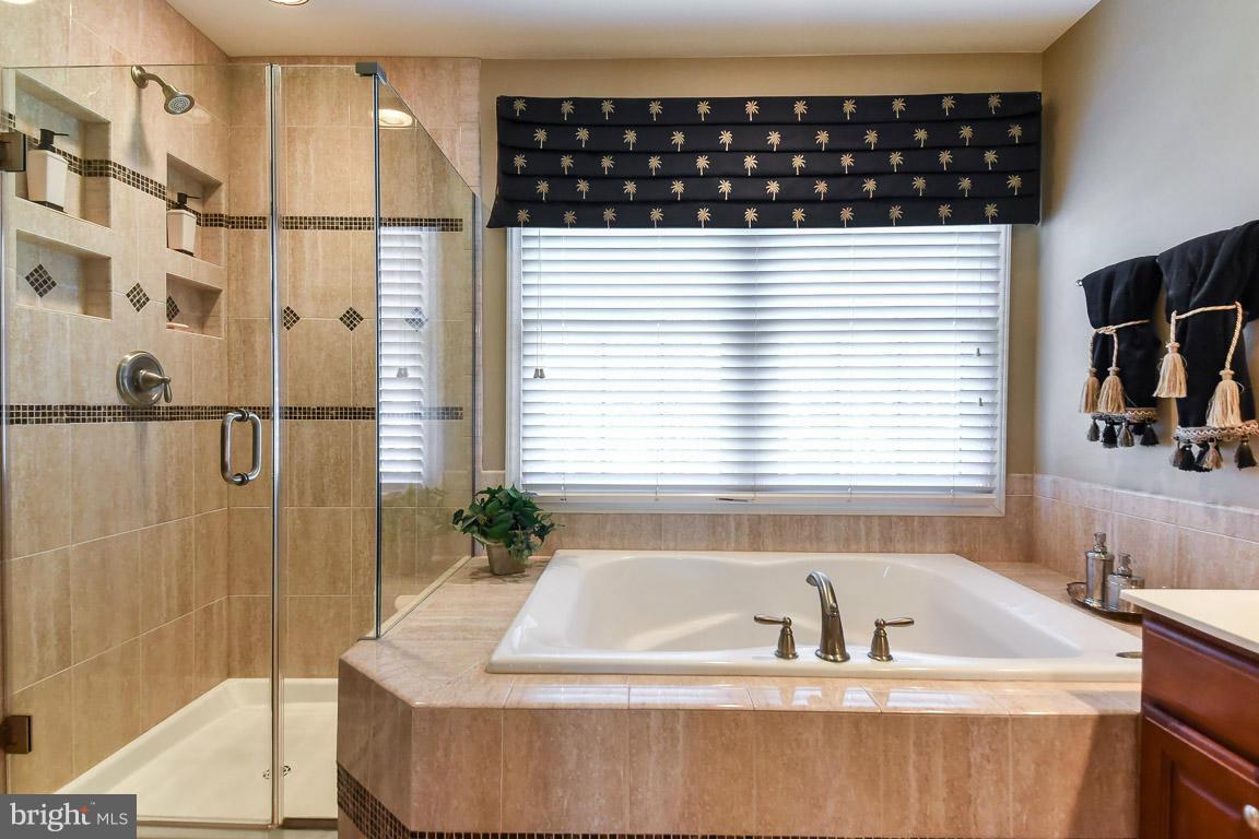 43339 Ritter Lane Chantilly, VA 20152 - Photo 22 of 30 Master Bath