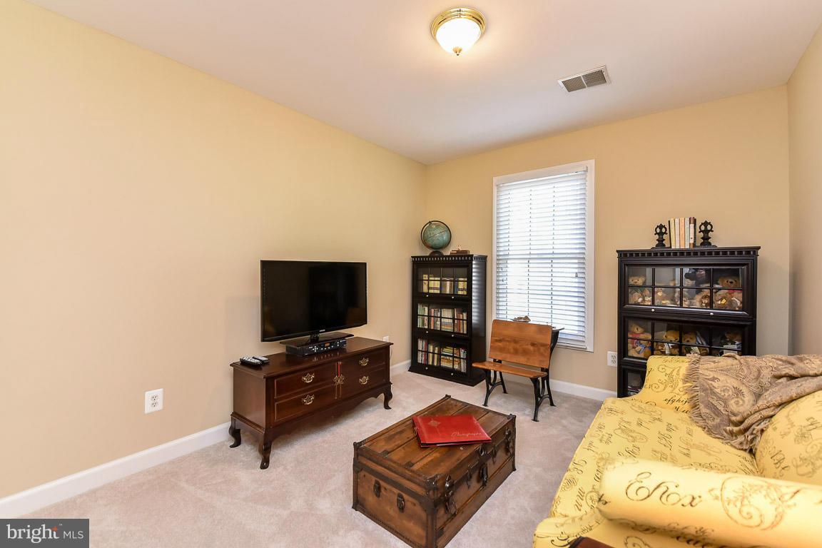 43339 Ritter Lane Chantilly, VA 20152 - Photo 24 of 30 Bedroom Three