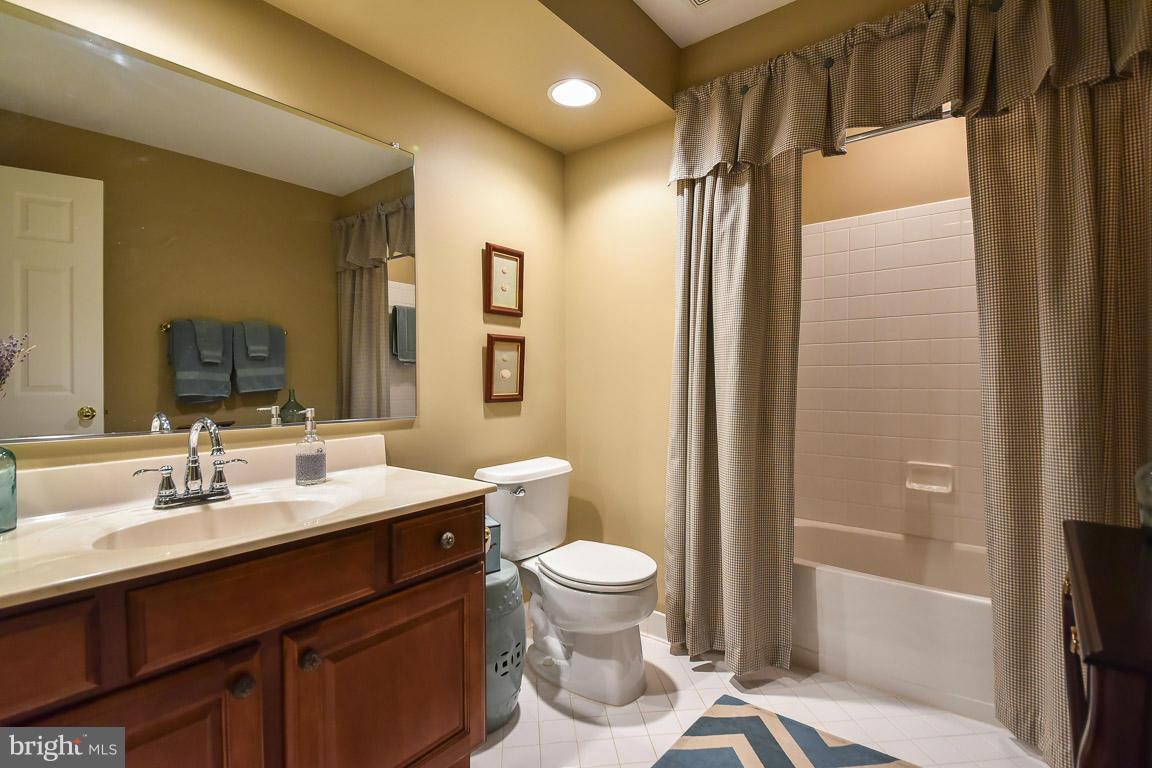 43339 Ritter Lane Chantilly, VA 20152 - Photo 28 of 30 Basement Bath