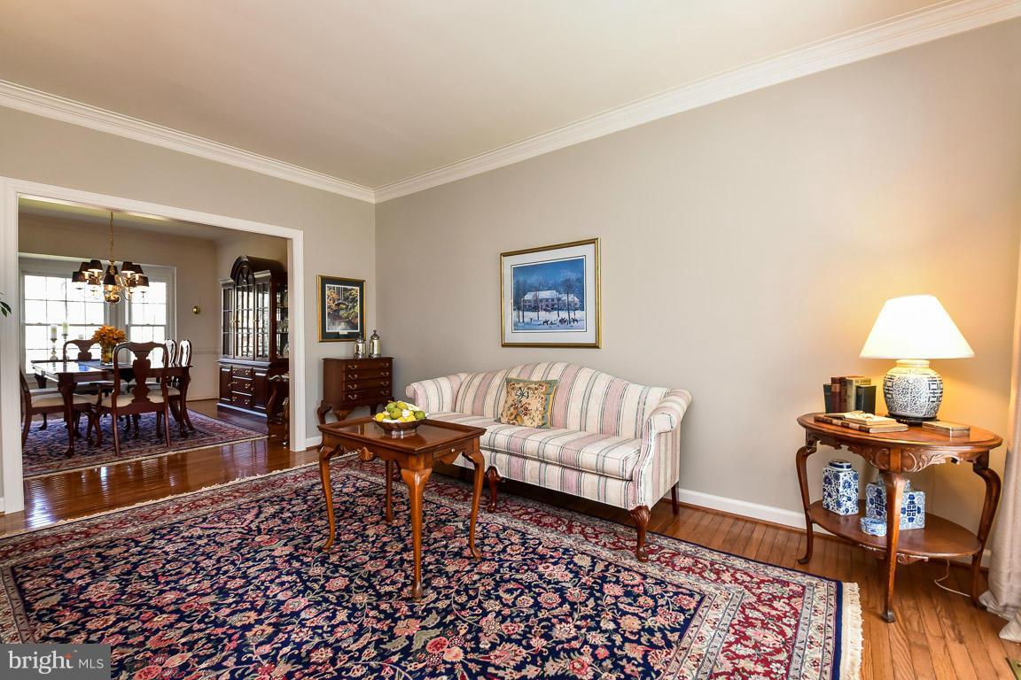 43339 Ritter Lane Chantilly, VA 20152 - Photo 7 of 30 Living Room